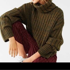 🍂UO Sweater size M